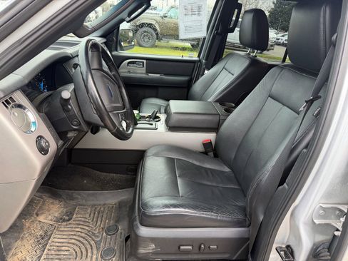 Certified 2017 Ford Expedition XLT w/ Equipment Group 201A image 10