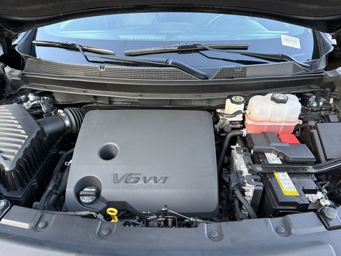 Used 2023 Chevrolet Traverse LT FWD image 35