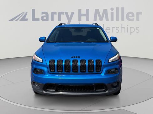 Used 2018 Jeep Cherokee Latitude w/ Altitude Package FWD image 8
