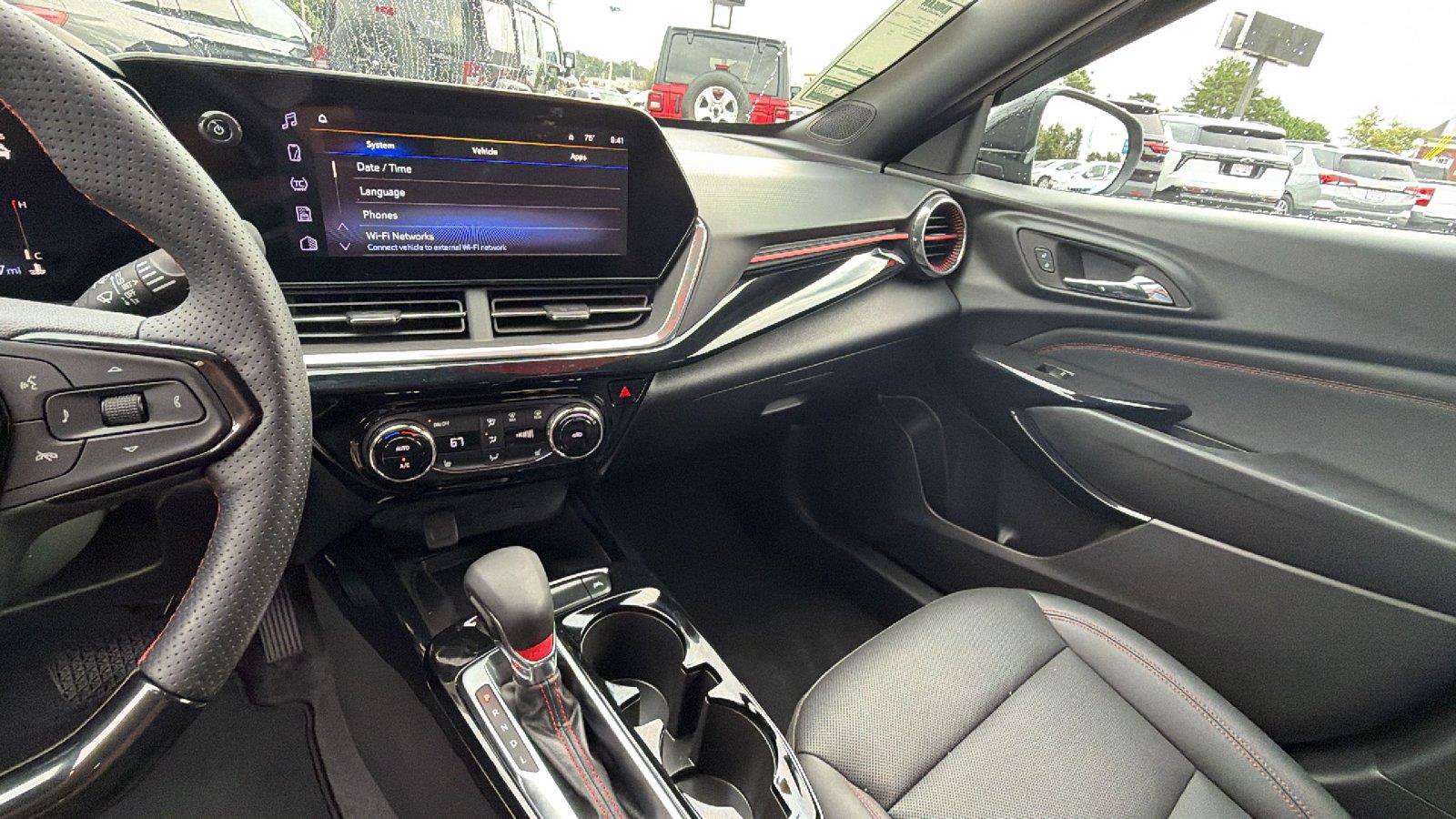 Used 2025 Chevrolet Trax RS w/ Sunroof Package FWD image 6