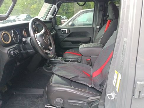 Used 2018 Jeep Wrangler Unlimited Sahara AWD/4WD image 6