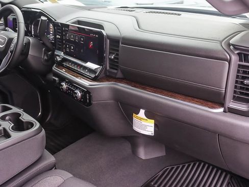 Used 2025 GMC Sierra 1500 Elevation image 37