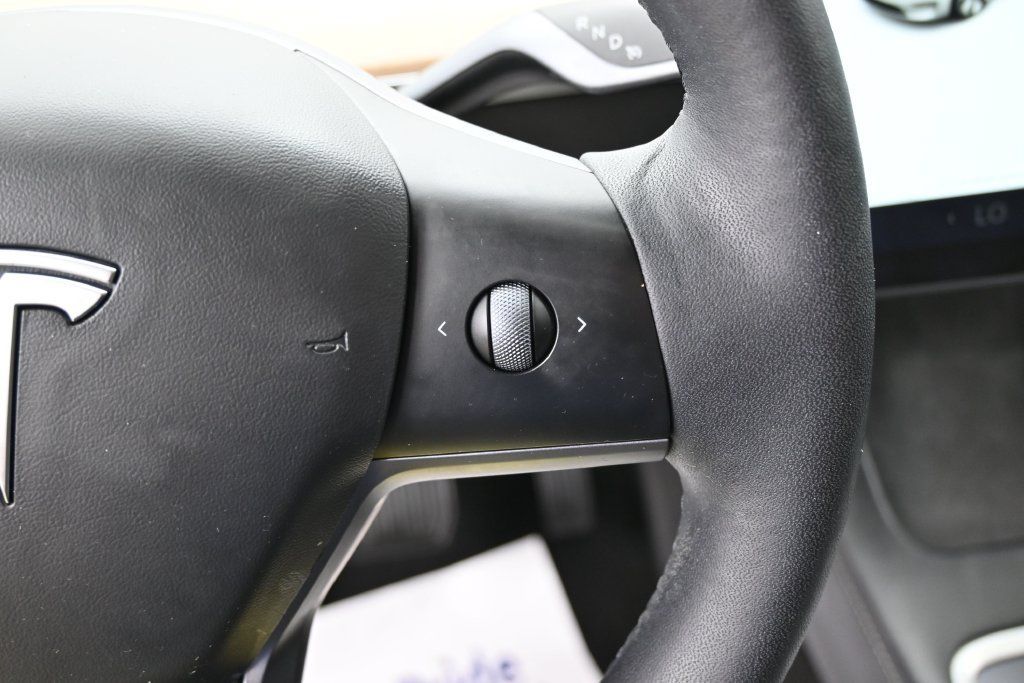 Used 2021 Tesla Model Y Long Range AWD/4WD image 20