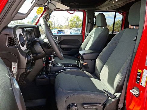 Used 2024 Jeep Wrangler Unlimited image 16