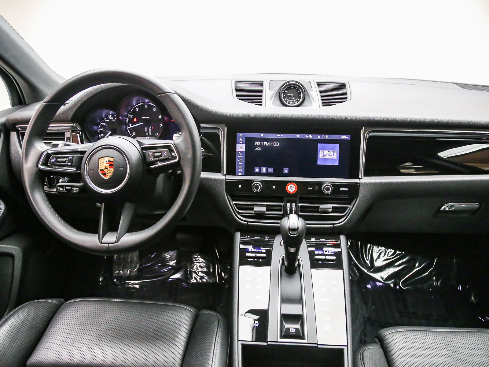 Certified 2026 Porsche Macan AWD/4WD image 16