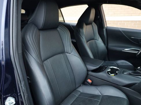 Used 2022 Toyota Venza Limited image 27