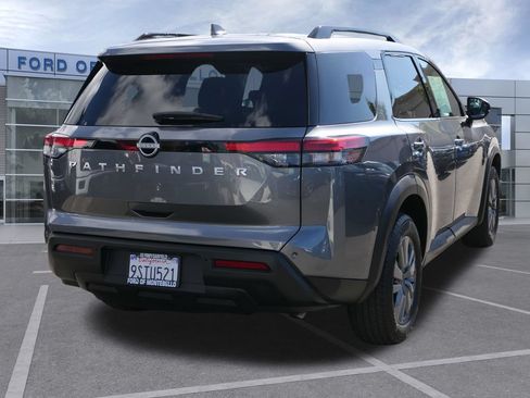 Used 2025 Nissan Pathfinder SV FWD image 4