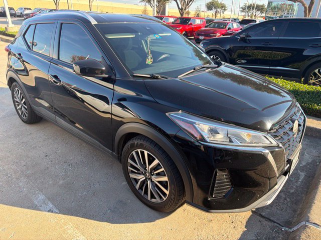 Used 2021 Nissan Kicks SV FWD image 2