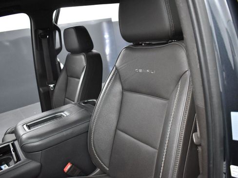 Used 2021 GMC Yukon XL Denali w/ Denali Premium Package AWD/4WD image 17