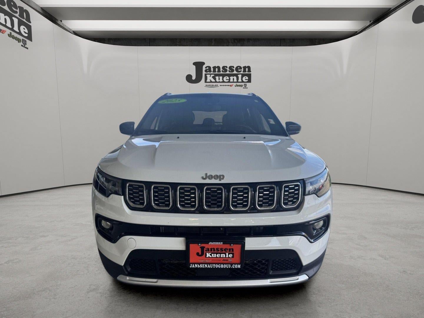 Used 2025 Jeep Compass Limited AWD/4WD image 5