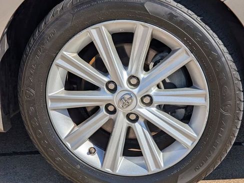 Used 2013 Toyota Camry XLE w/ Leather Pkg image 8