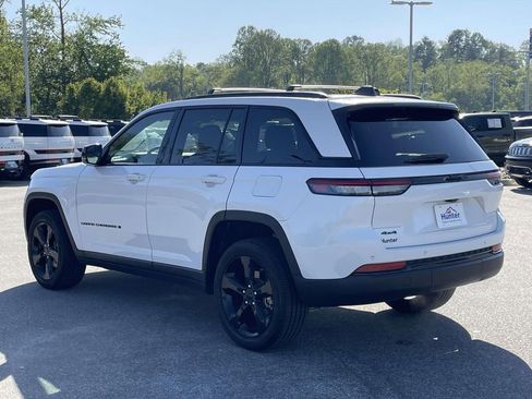 Used 2025 Jeep Grand Cherokee Altitude AWD/4WD image 26