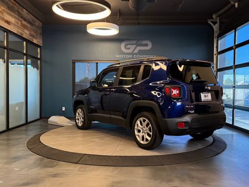 Used 2018 Jeep Renegade Latitude AWD/4WD image 5