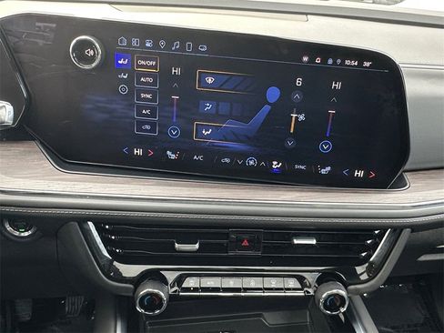 Used 2025 Chevrolet Suburban LT w/ Comfort Package image 16