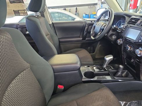 Used 2018 Toyota 4Runner TRD Off-Road image 11