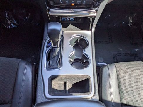 Used 2019 Jeep Grand Cherokee Altitude image 18