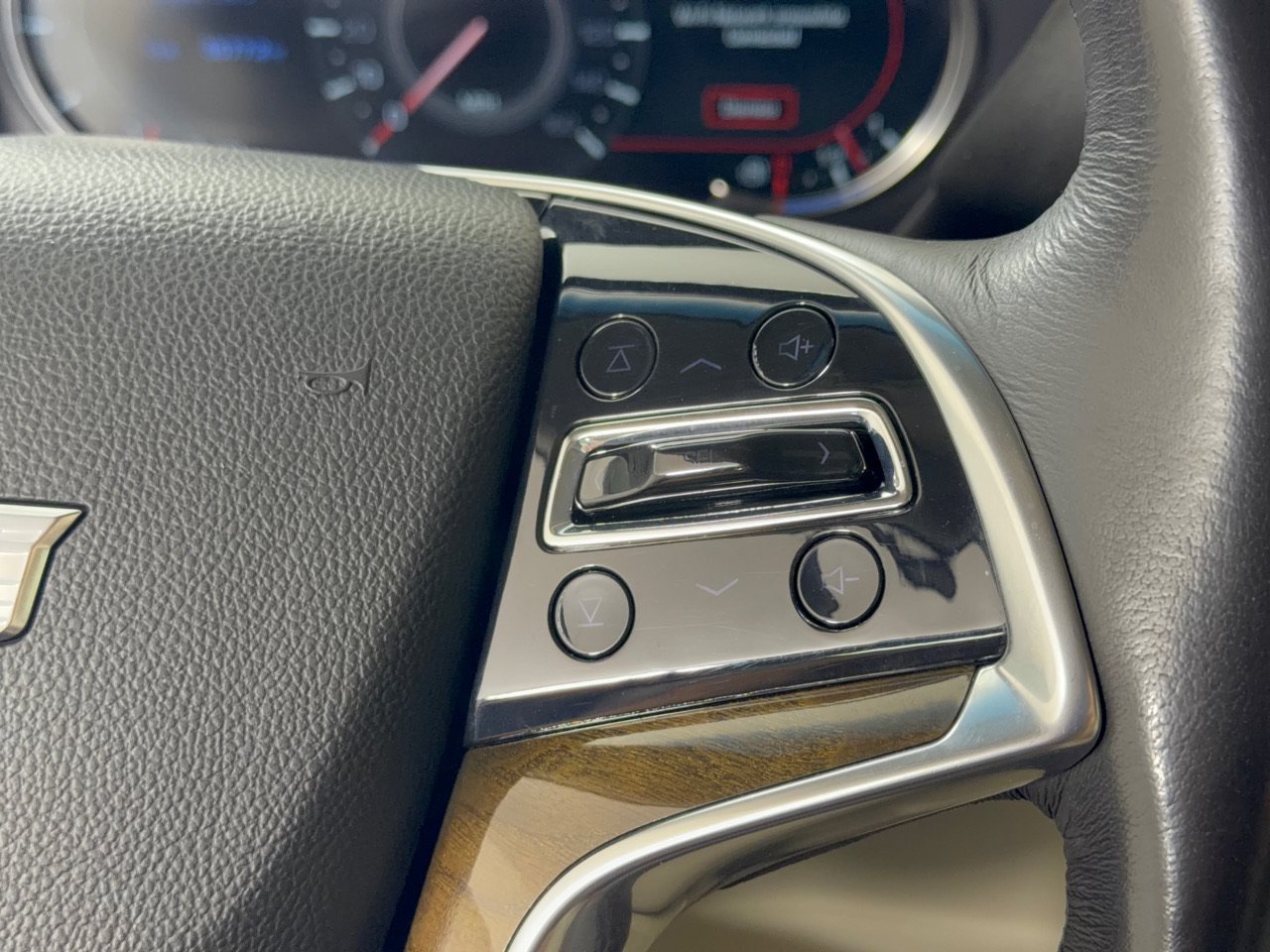 Used 2019 Cadillac Escalade ESV Premium Luxury AWD/4WD image 22