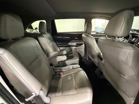 Used 2019 Toyota Highlander Limited Platinum image 14