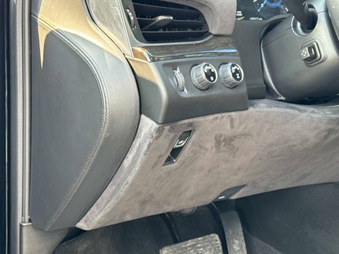 Used 2018 Cadillac Escalade Platinum image 11