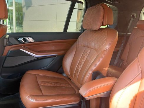 Used 2022 BMW X7 M50i AWD/4WD image 23