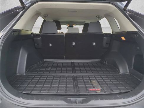 Used 2021 Toyota RAV4 XLE w/ Convenience Package FWD image 5