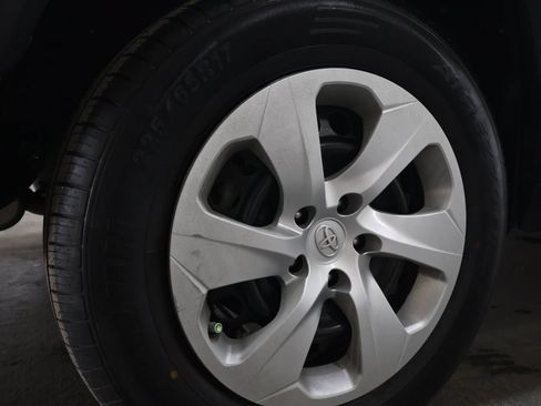 Used 2020 Toyota RAV4 LE FWD image 32