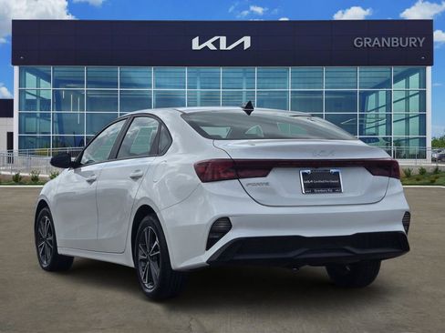 Used 2023 Kia Forte LXS image 4