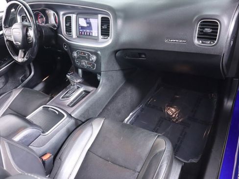 Used 2020 Dodge Charger SXT w/ Leather Interior Group RWD image 39