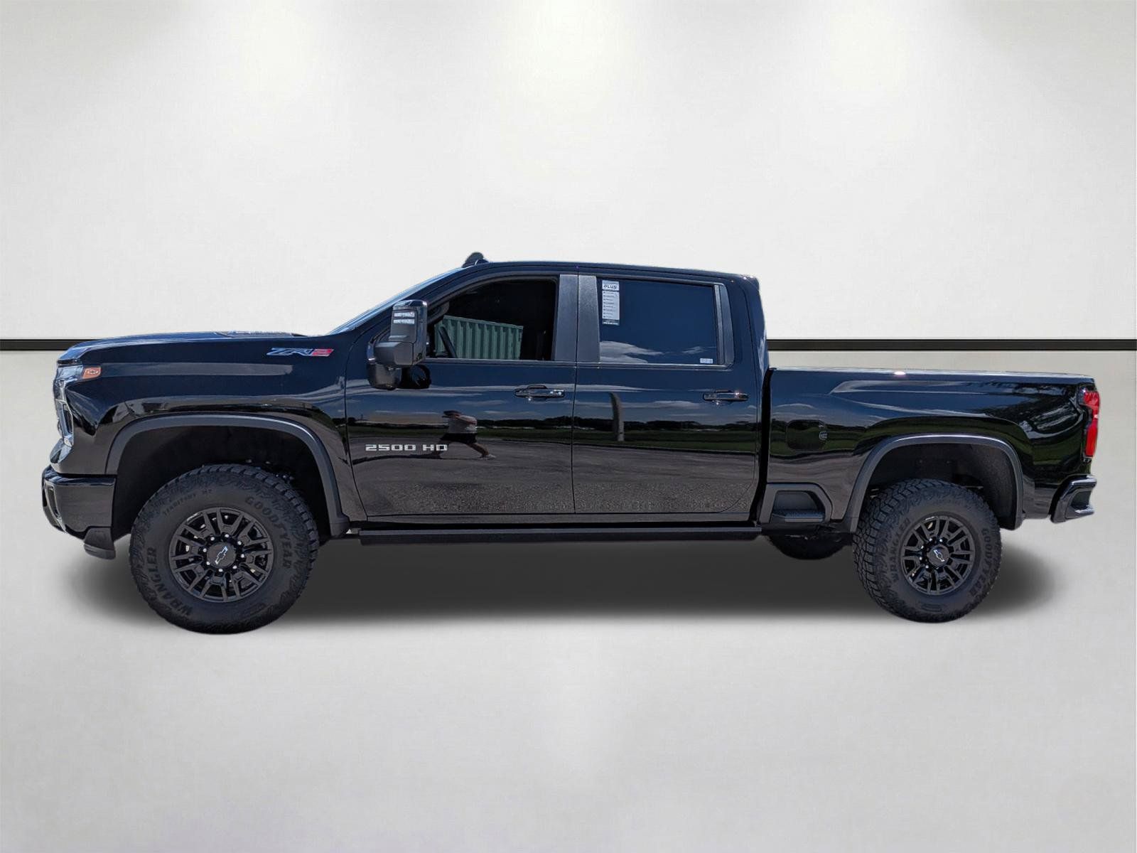 Used 2025 Chevrolet Silverado 2500 ZR2 w/ Technology Package AWD/4WD image 7