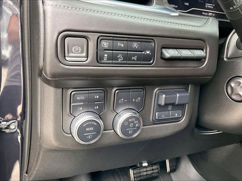 Used 2023 GMC Yukon XL Denali Ultimate AWD/4WD image 15