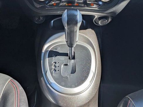 Used 2013 Nissan Juke SL image 12