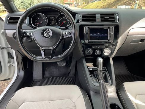Used 2016 Volkswagen Jetta Sport image 21