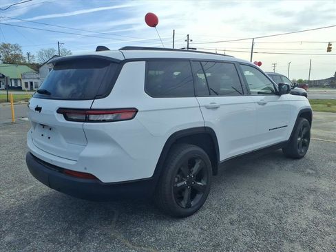 Used 2023 Jeep Grand Cherokee L Laredo image 2