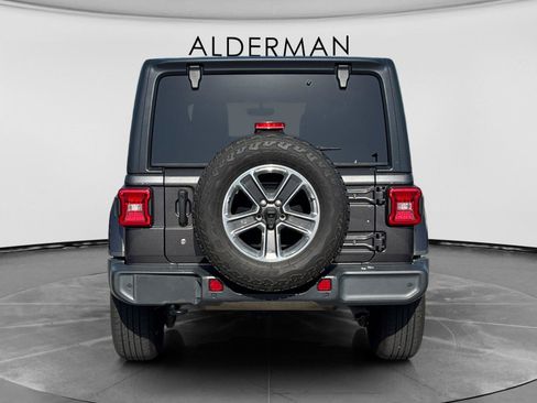 Used 2018 Jeep Wrangler Unlimited Sahara w/ Dual Top Group AWD/4WD image 4