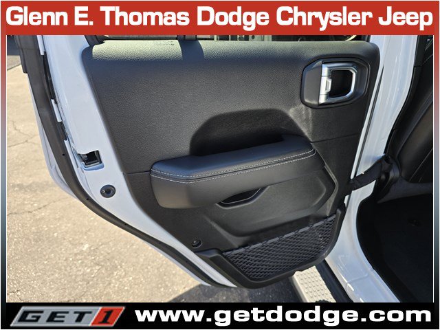 Used 2023 Jeep Wrangler Unlimited Sahara w/ Cold Weather Group AWD/4WD image 30