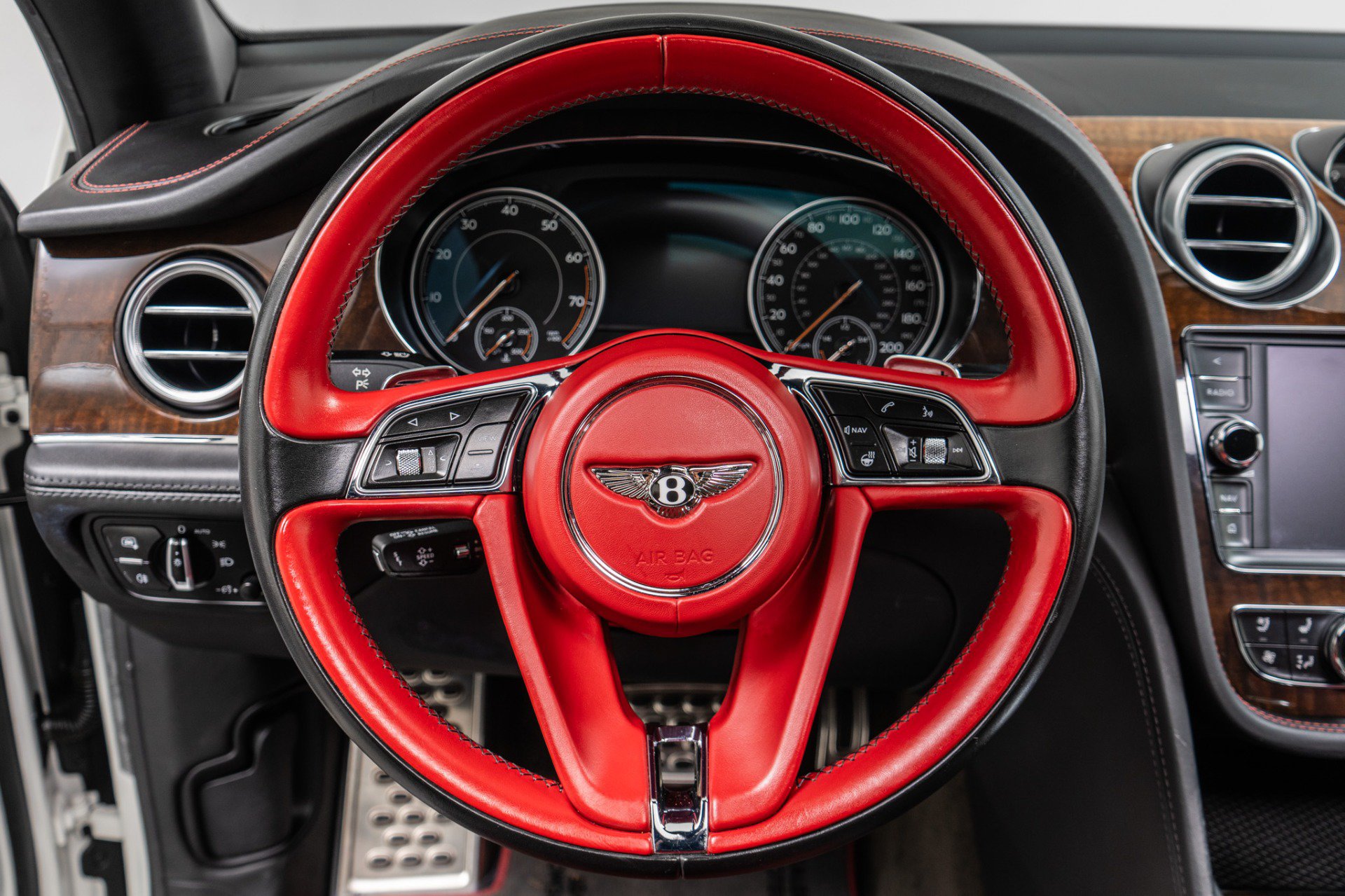 Used 2018 Bentley Bentayga Activity AWD/4WD image 15