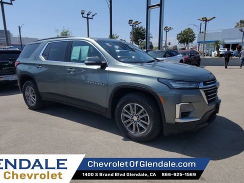 Certified 2023 Chevrolet Traverse LT FWD image 2