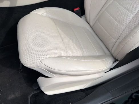 Used 2018 Mercedes-Benz E 400 4MATIC Sedan image 20