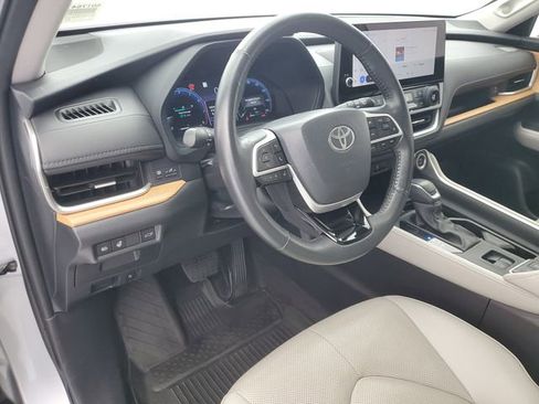 Used 2024 Toyota Grand Highlander Limited image 21