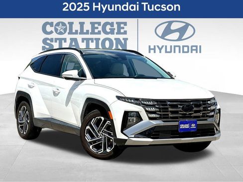 Used 2025 Hyundai Tucson Limited FWD image 3
