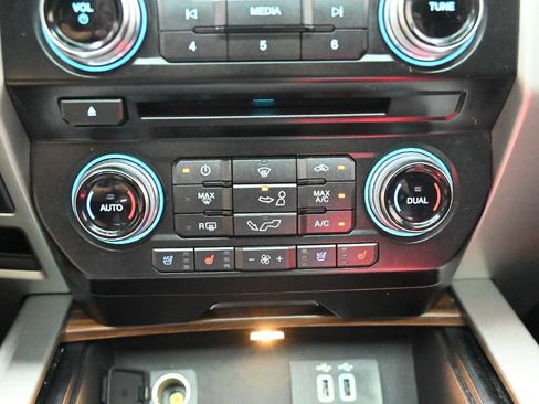 Used 2016 Ford F150 Lariat w/ Equipment Group 502A Luxury AWD/4WD image 36