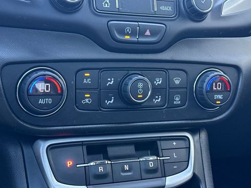 Used 2022 GMC Terrain SLT w/ Infotainment Package II AWD/4WD image 21