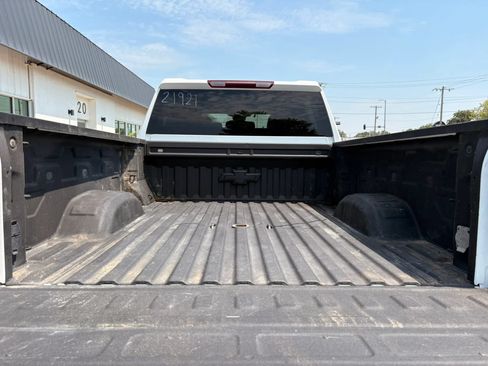 Used 2024 Chevrolet Silverado 2500 LT AWD/4WD image 8