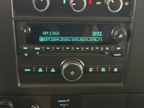 Used 2017 Chevrolet Express 2500 RWD image 14