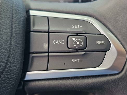 Used 2024 Jeep Compass Latitude AWD/4WD image 21