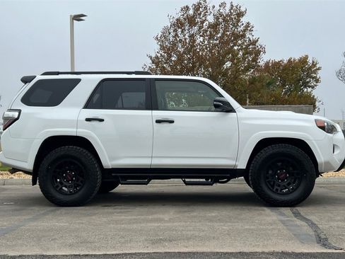Used 2021 Toyota 4Runner Venture w/ Moonroof Package image 3