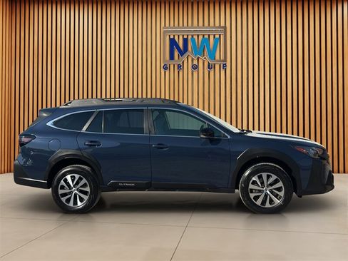 Used 2025 Subaru Outback Premium AWD/4WD image 14