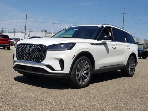New 2026 Lincoln Aviator AWD image 9