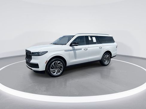 Used 2025 Lincoln Navigator L Reserve AWD/4WD image 4