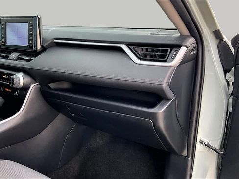Used 2019 Toyota RAV4 XLE w/ Convenience Package FWD image 19